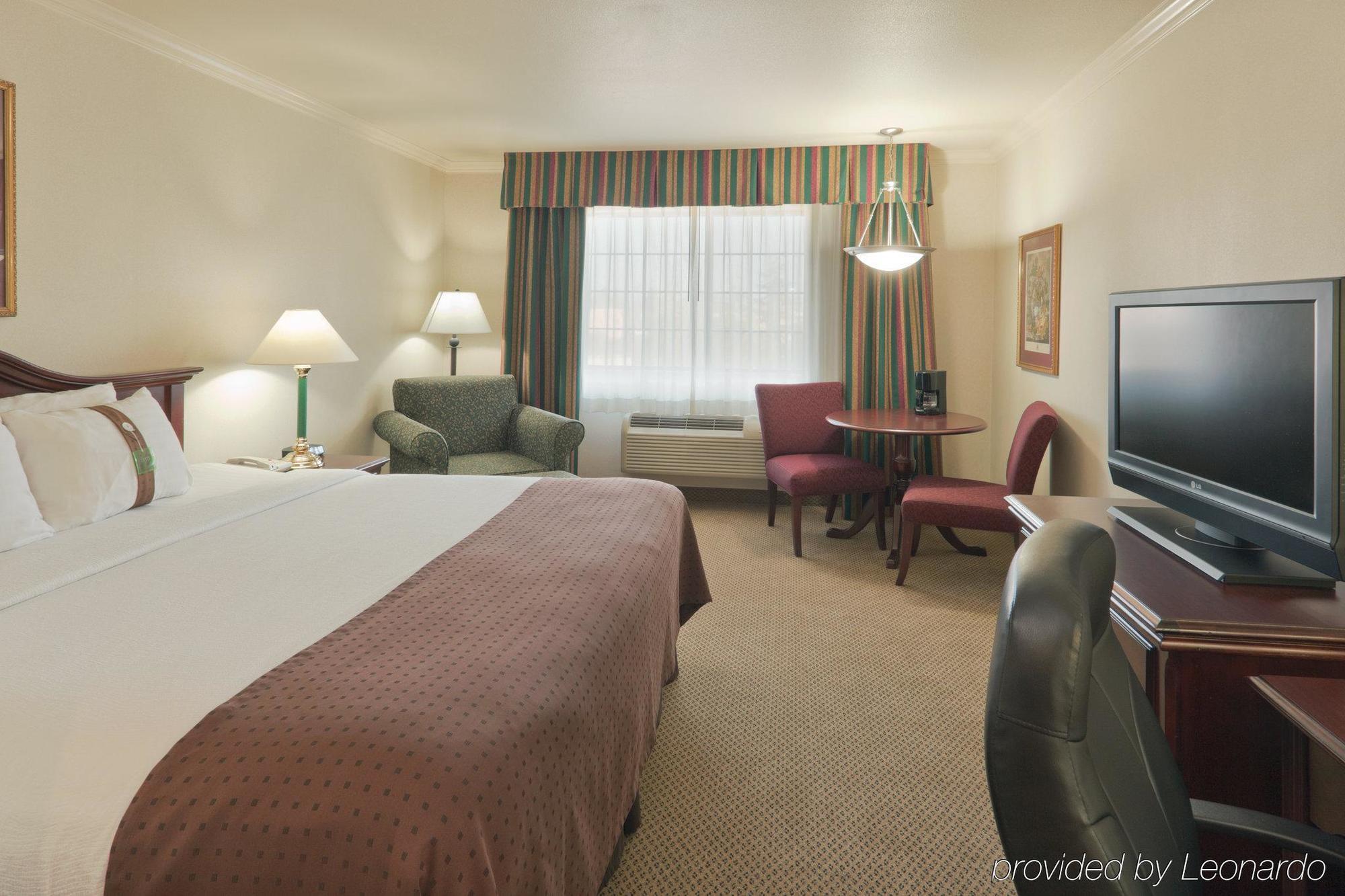 Holiday Inn Selma - Swancourt Rum bild